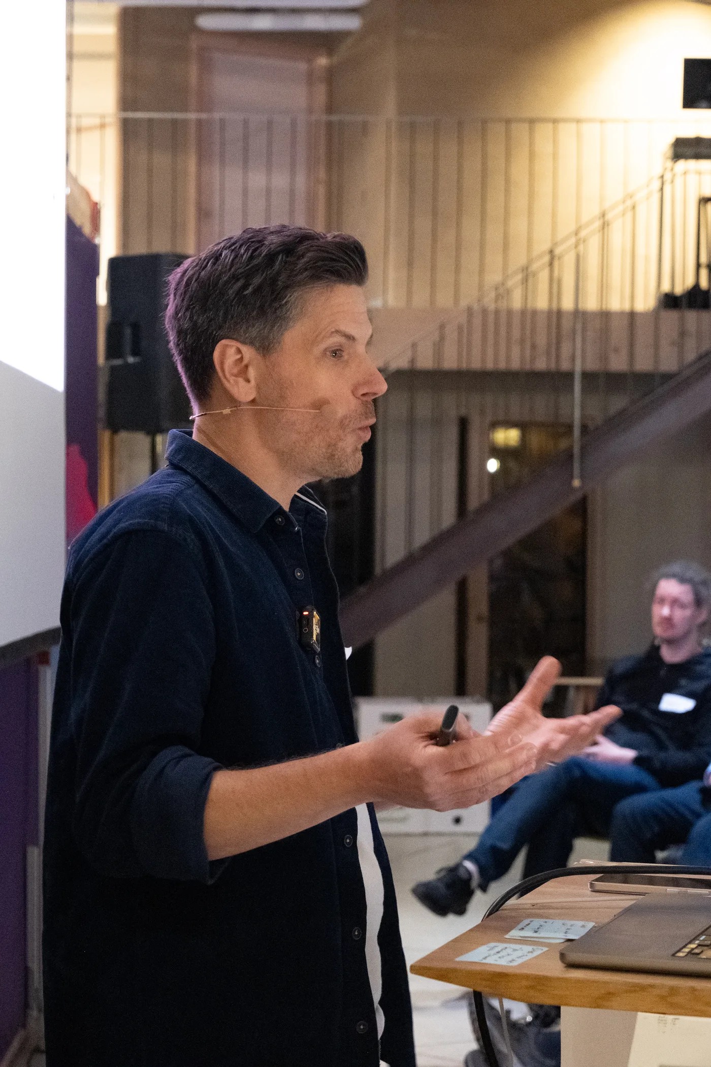 Speaker mit Headset beim Lightning Talk