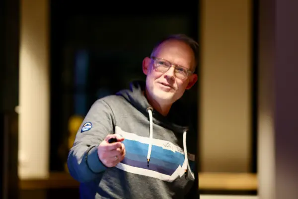 Speaker Daniel Hinderink präsentiert Multi-Agent Systems