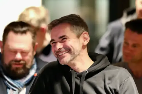 Speaker beim Lightning Talk auf der Bühne