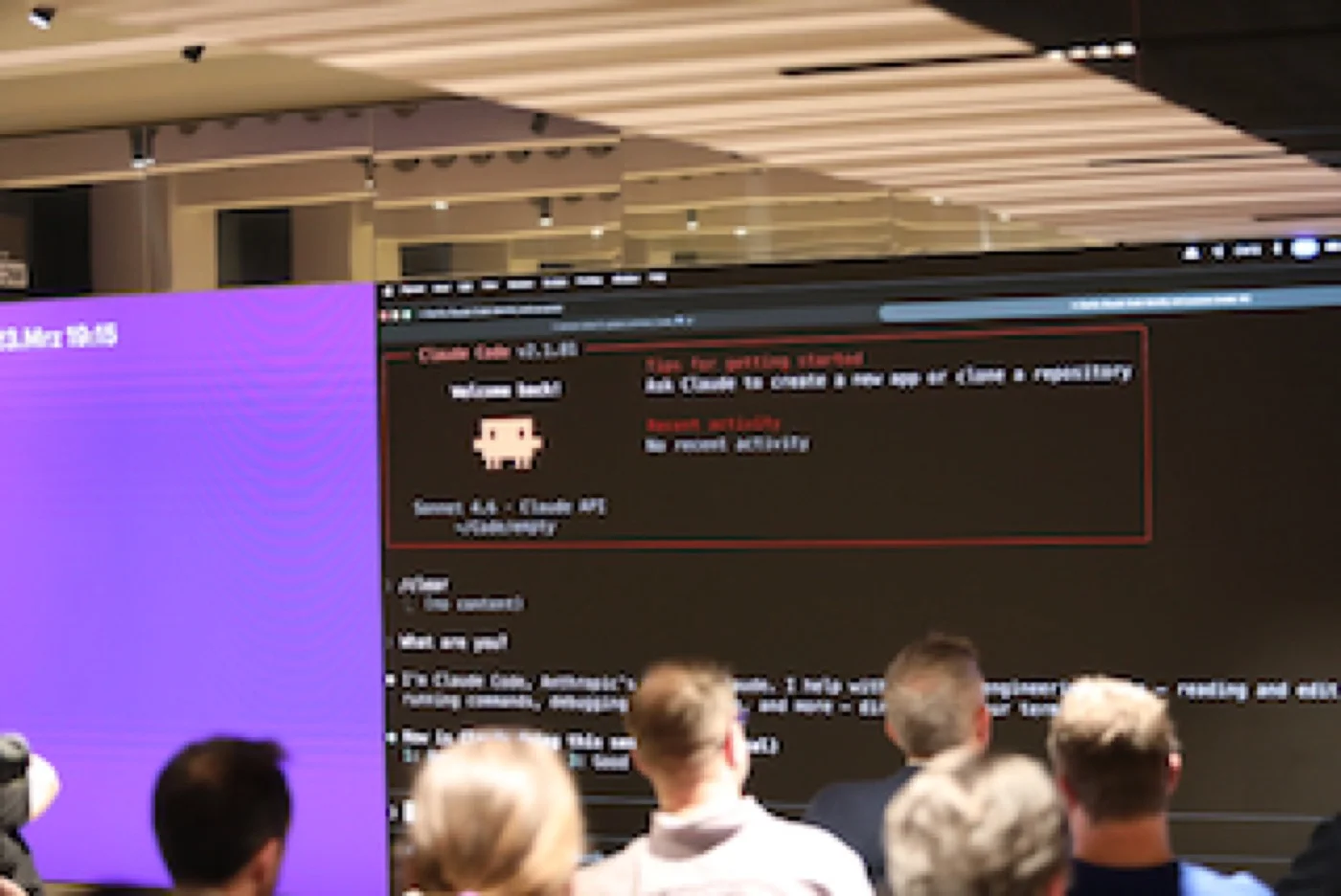 Live-Demo von Claude Code auf der großen Leinwand