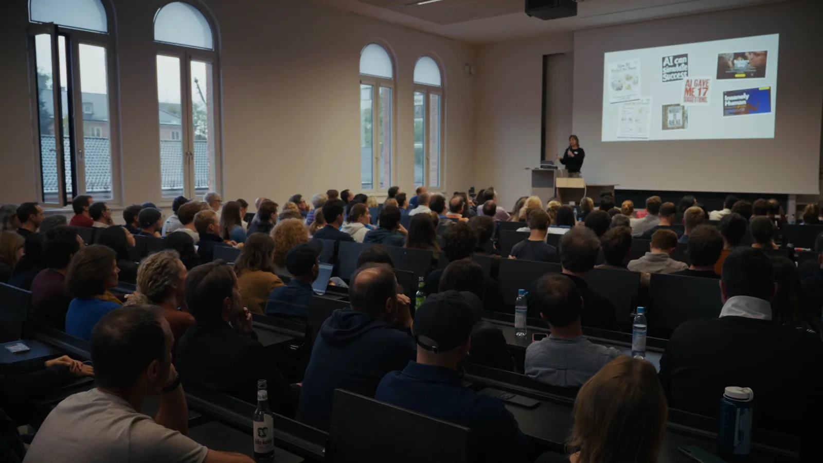 Voller Hörsaal beim Claude Code Meetup München #5 an der Hochschule München