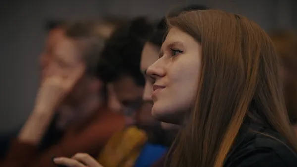 Aufmerksames Publikum beim Claude Code Meetup München #5