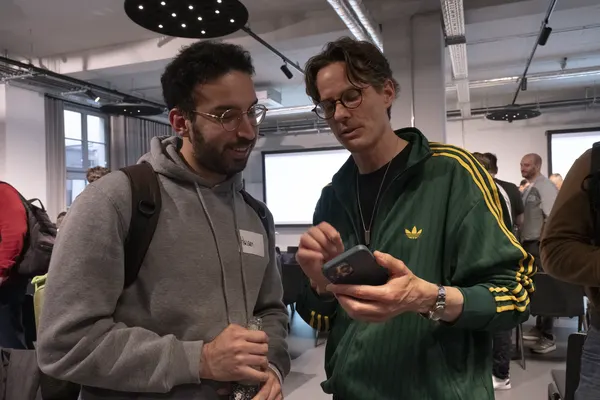 Austausch beim Networking nach den Talks – Claude Code Meetup München #6